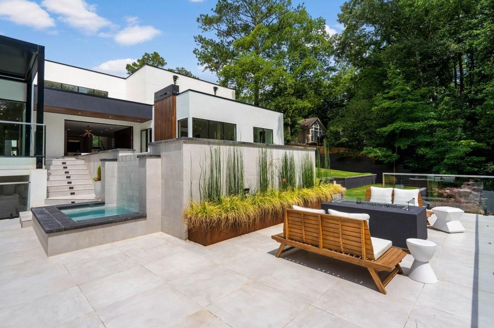4645 Lake Forrest Dr, Atlanta GA  30342-2537 exterior