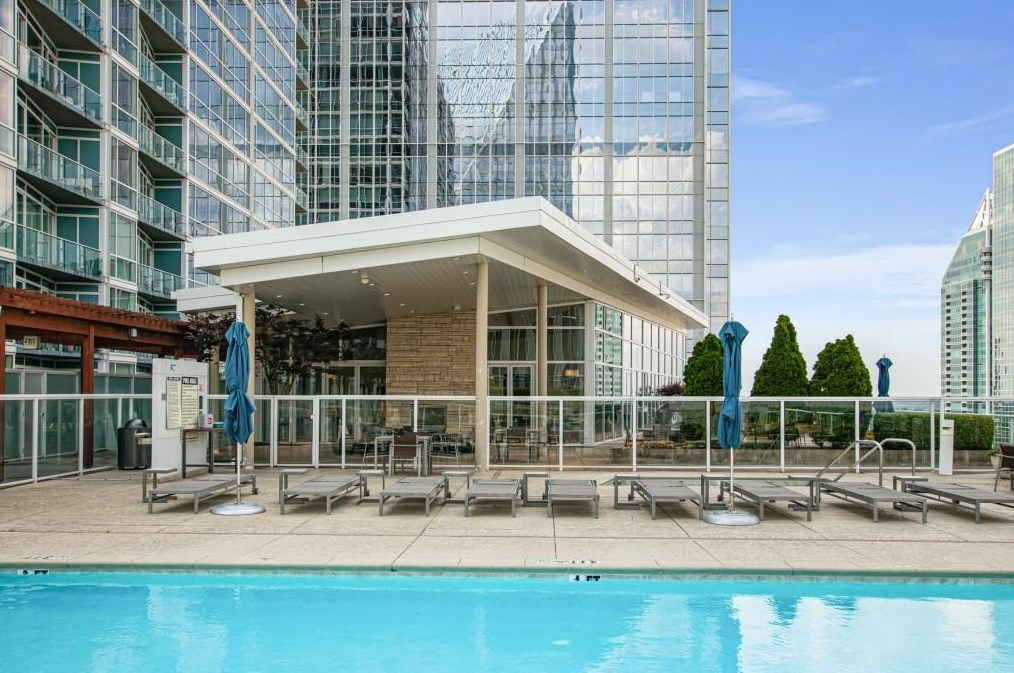 3325 Piedmont Rd, Atlanta GA  30305-1701 exterior