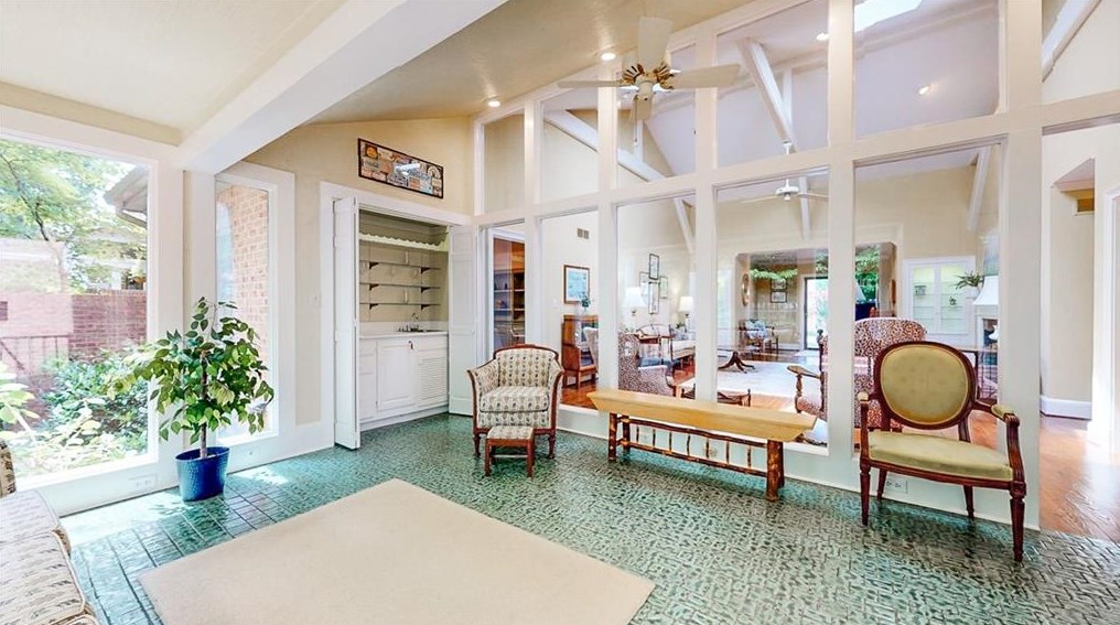 1843 Bedfordshire Dr, Decatur GA  30033-1455 exterior