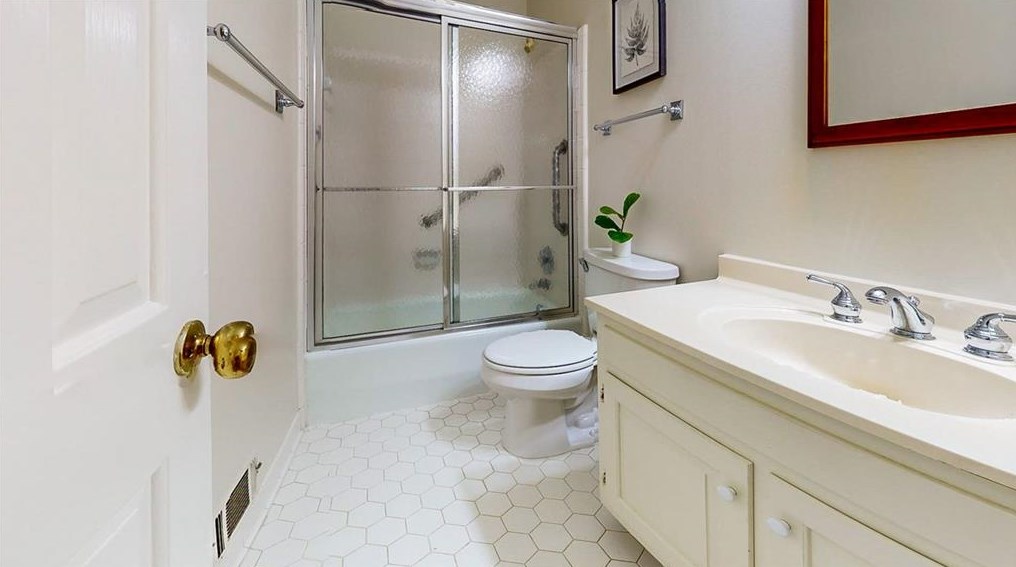 1843 Bedfordshire Dr, Decatur GA  30033-1455 exterior