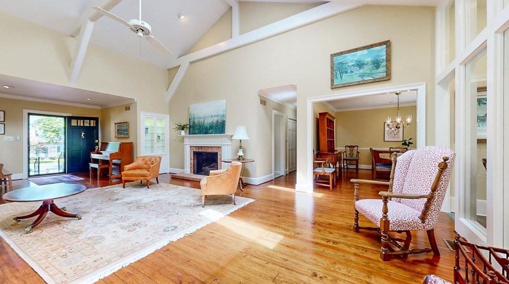 1843 Bedfordshire Dr, Decatur GA  30033-1455 exterior