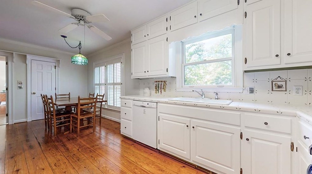 1843 Bedfordshire Dr, Decatur GA  30033-1455 exterior