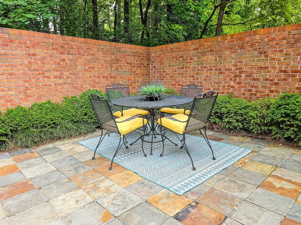 1843 Bedfordshire Dr, Decatur GA  30033-1455 exterior