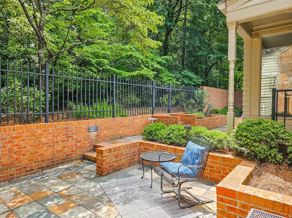 1843 Bedfordshire Dr, Decatur GA  30033-1455 exterior