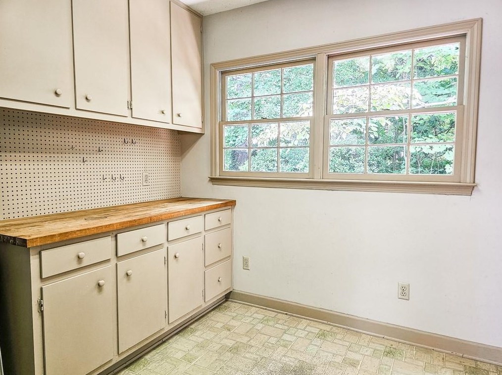 1843 Bedfordshire Dr, Decatur GA  30033-1455 exterior