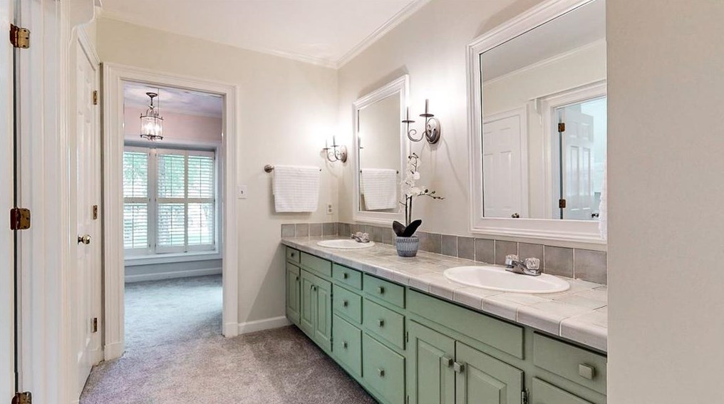 1843 Bedfordshire Dr, Decatur GA  30033-1455 exterior