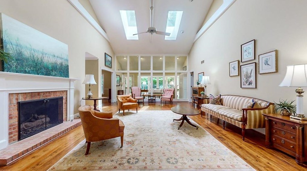 1843 Bedfordshire Dr, Decatur GA  30033-1455 exterior