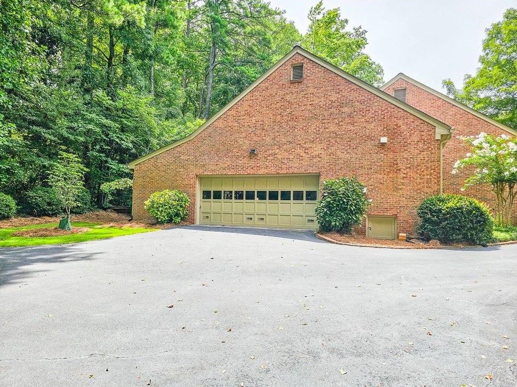 1843 Bedfordshire Dr, Decatur GA  30033-1455 exterior