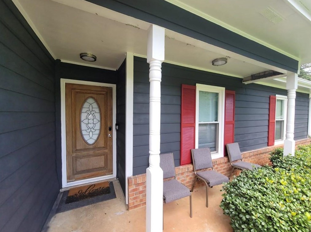 318 Bridgewood Dr, Conyers GA  30094-4351 exterior