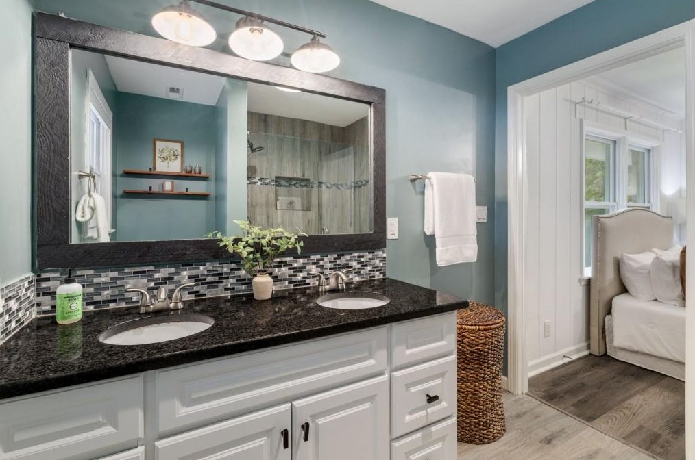 2052 Shamrock Dr, Decatur GA  30032-5953 exterior