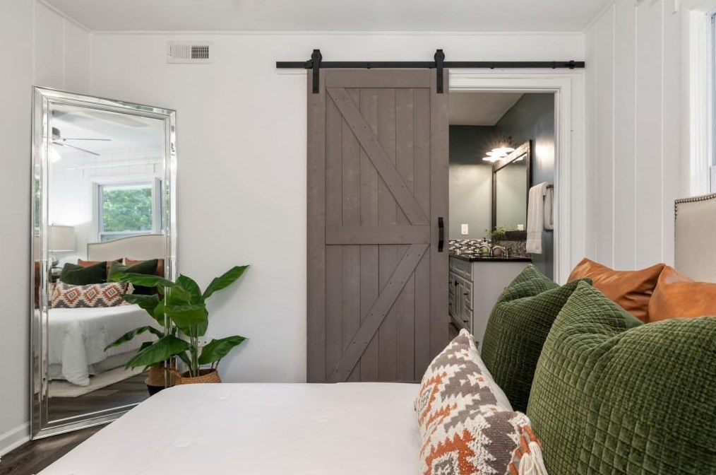 2052 Shamrock Dr, Decatur GA  30032-5953 exterior