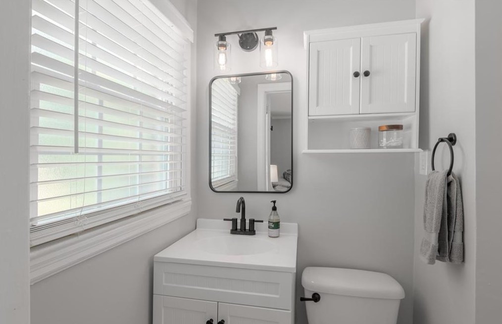 1393 Berkeley Ln, Atlanta GA  30329-3301 exterior