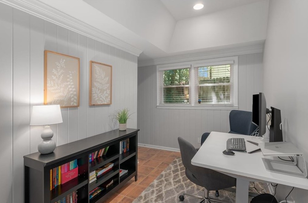 1393 Berkeley Ln, Atlanta GA  30329-3301 exterior