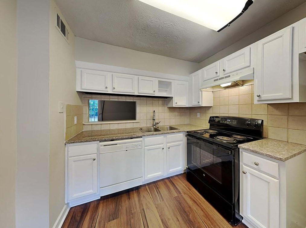 424 Charleston Ln, Lawrenceville GA  30046-5605 exterior