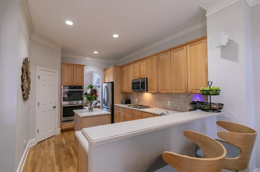 2493 Manor Walk, Decatur GA  30030-1654 exterior