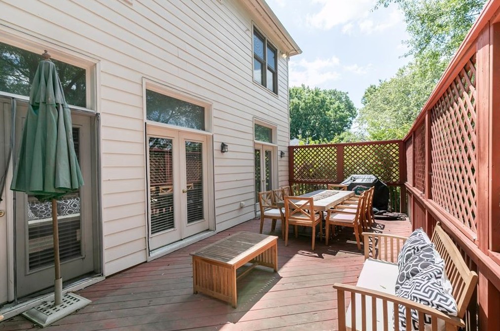 2493 Manor Walk, Decatur GA  30030-1654 exterior