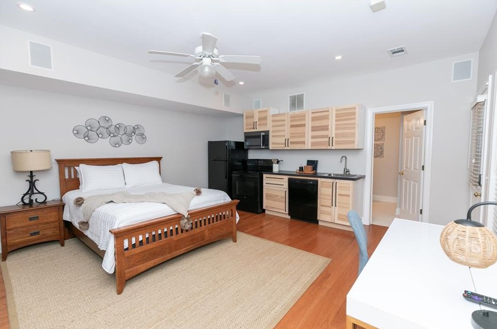 2493 Manor Walk, Decatur GA  30030-1654 exterior