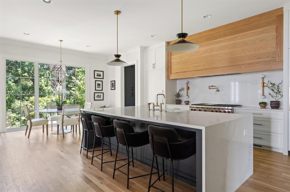 679 Moores Mill Rd, Atlanta GA  30327-0015 exterior