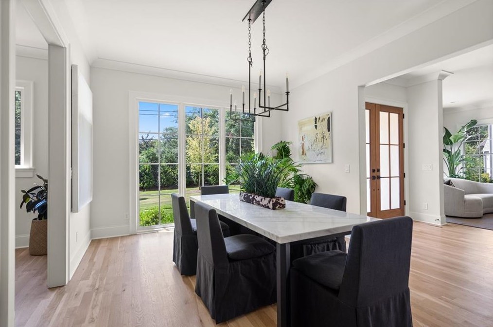 679 Moores Mill Rd, Atlanta GA  30327-0015 exterior