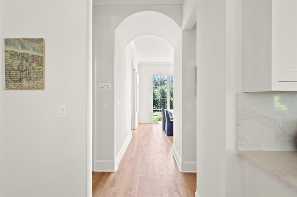 679 Moores Mill Rd, Atlanta GA  30327-0015 exterior