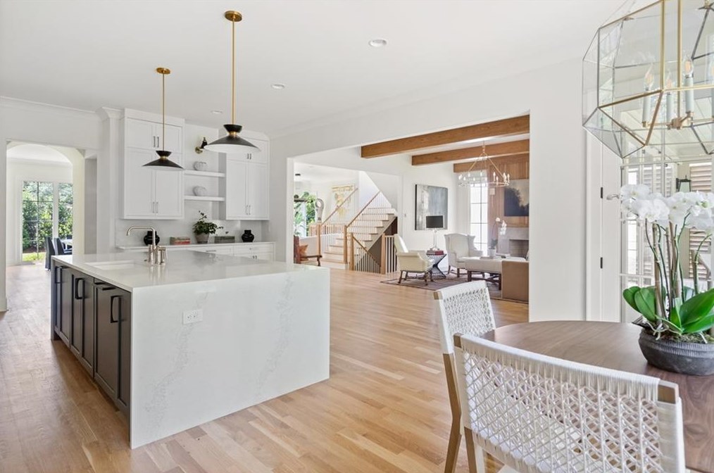 679 Moores Mill Rd, Atlanta GA  30327-0015 exterior