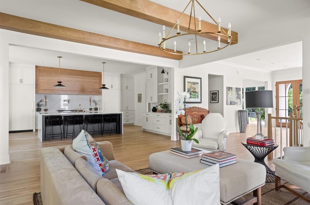 679 Moores Mill Rd, Atlanta GA  30327-0015 exterior