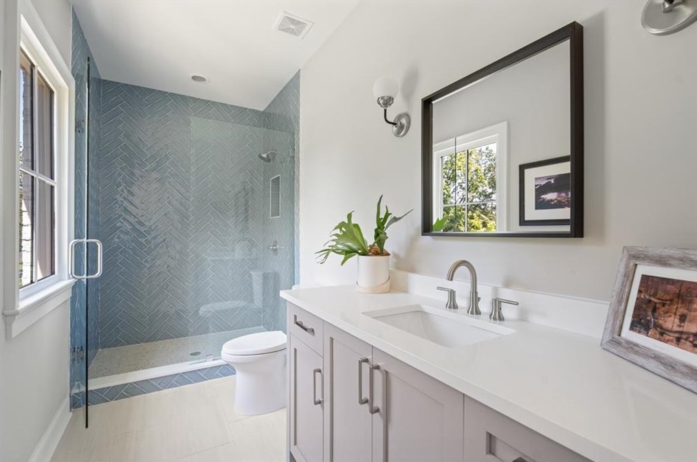 679 Moores Mill Rd, Atlanta GA  30327-0015 exterior