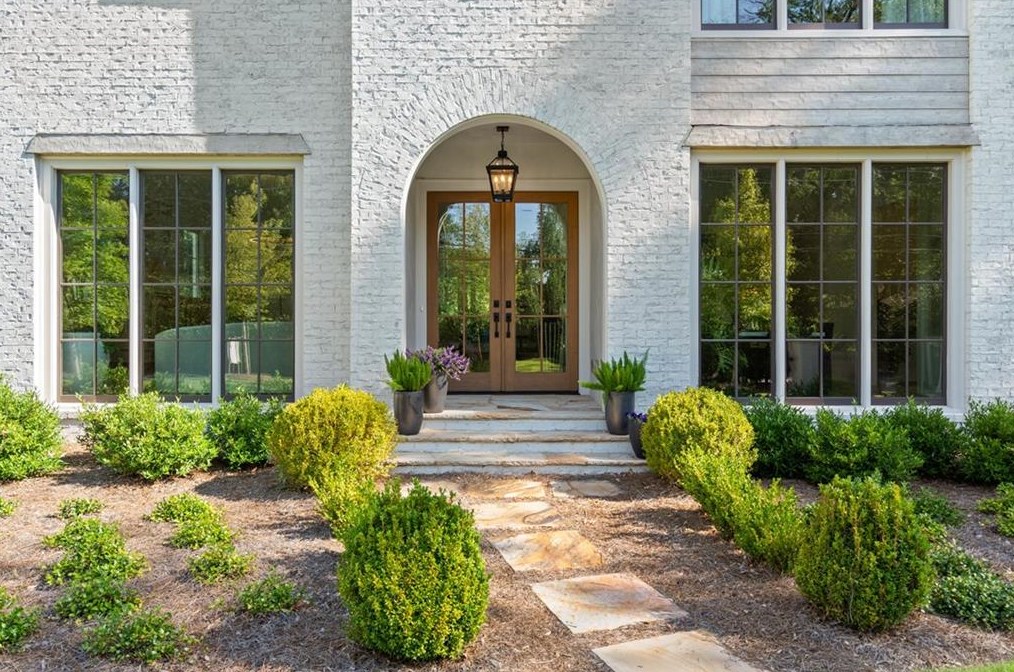 679 Moores Mill Rd, Atlanta GA  30327-0015 exterior