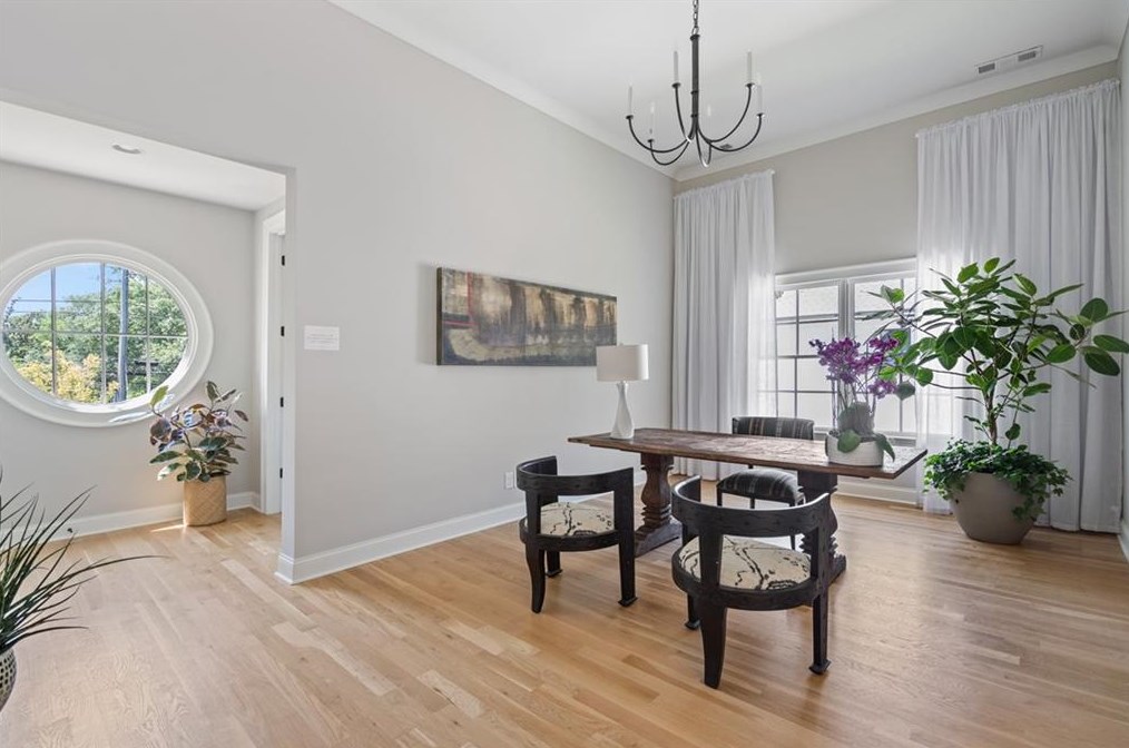 679 Moores Mill Rd, Atlanta GA  30327-0015 exterior