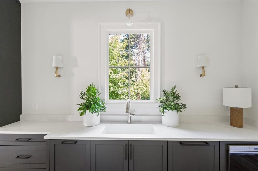 679 Moores Mill Rd, Atlanta GA  30327-0015 exterior