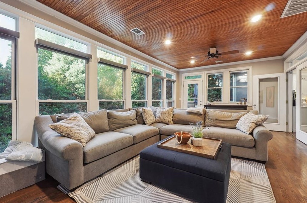 500 Fountain Oaks Way, Atlanta GA  30342-2576 exterior