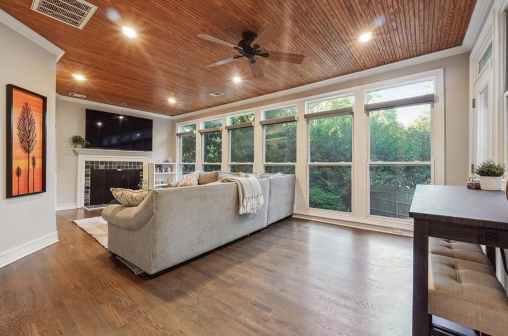 500 Fountain Oaks Way, Atlanta GA  30342-2576 exterior
