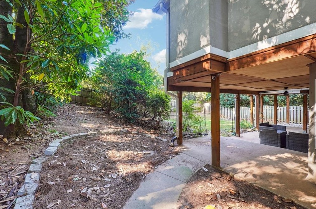 500 Fountain Oaks Way, Atlanta GA  30342-2576 exterior