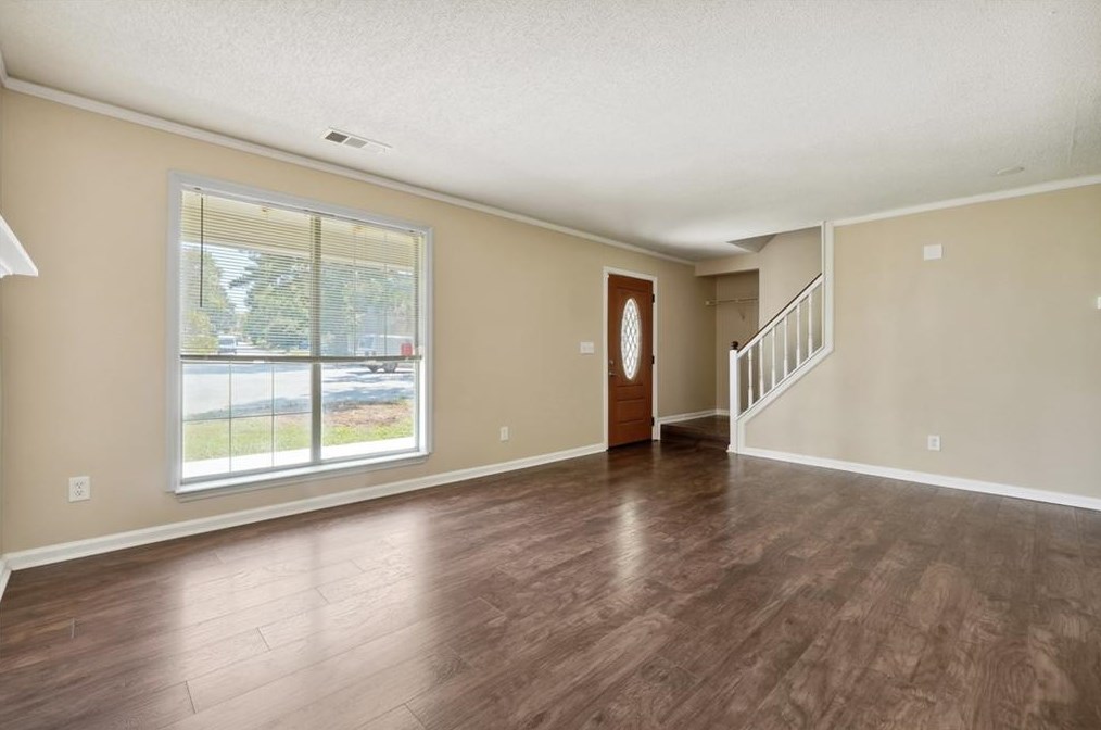 6223 Marbut Farms Ln, Lithonia GA 30058-8977 exterior