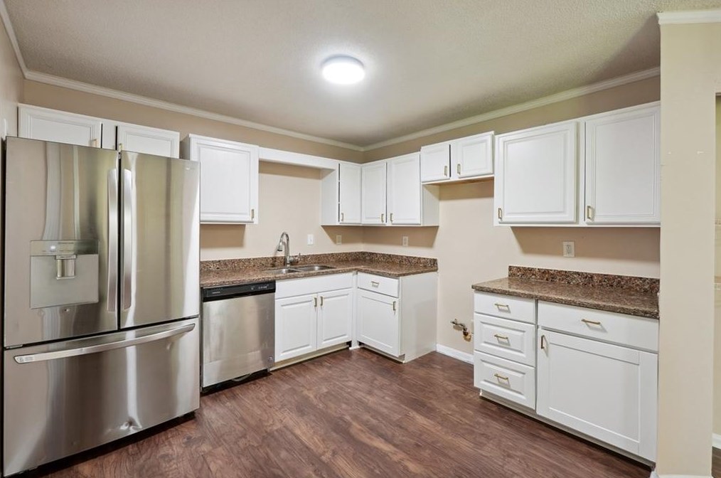 6223 Marbut Farms Ln, Lithonia GA 30058-8977 exterior