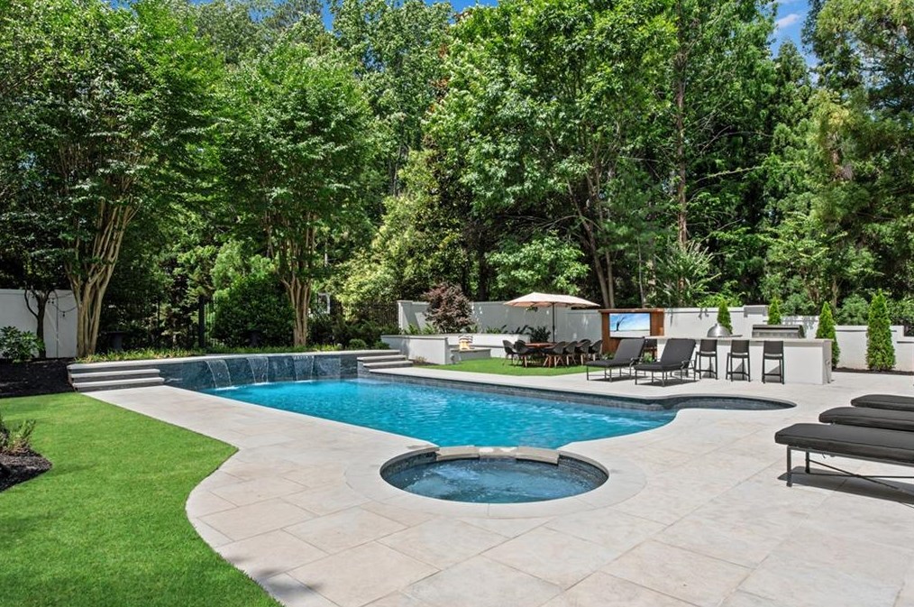 3962 Wieuca Rd, Atlanta GA  30342-3850 exterior