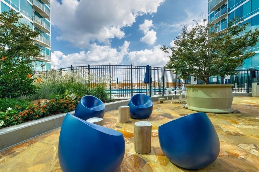 923 Peachtree St, Atlanta GA  30309-4458 exterior