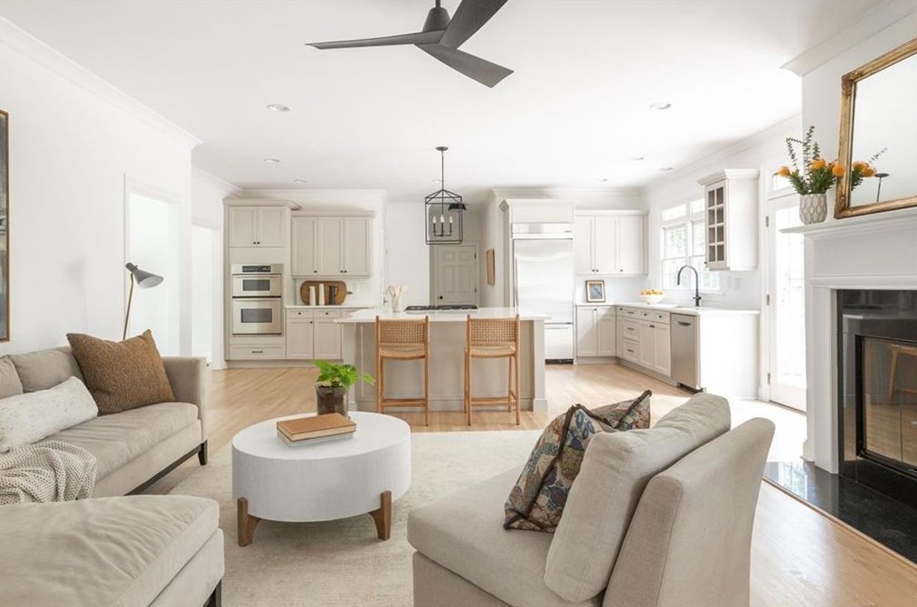 1664 Colebrook Cir, Decatur GA  30033-1425 exterior