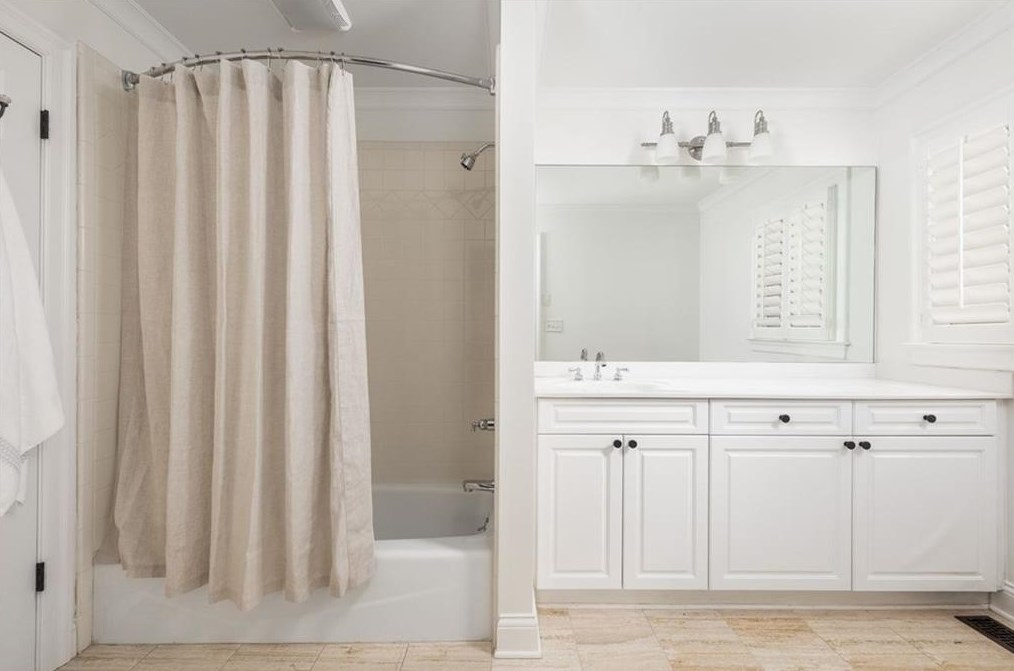 1664 Colebrook Cir, Decatur GA  30033-1425 exterior