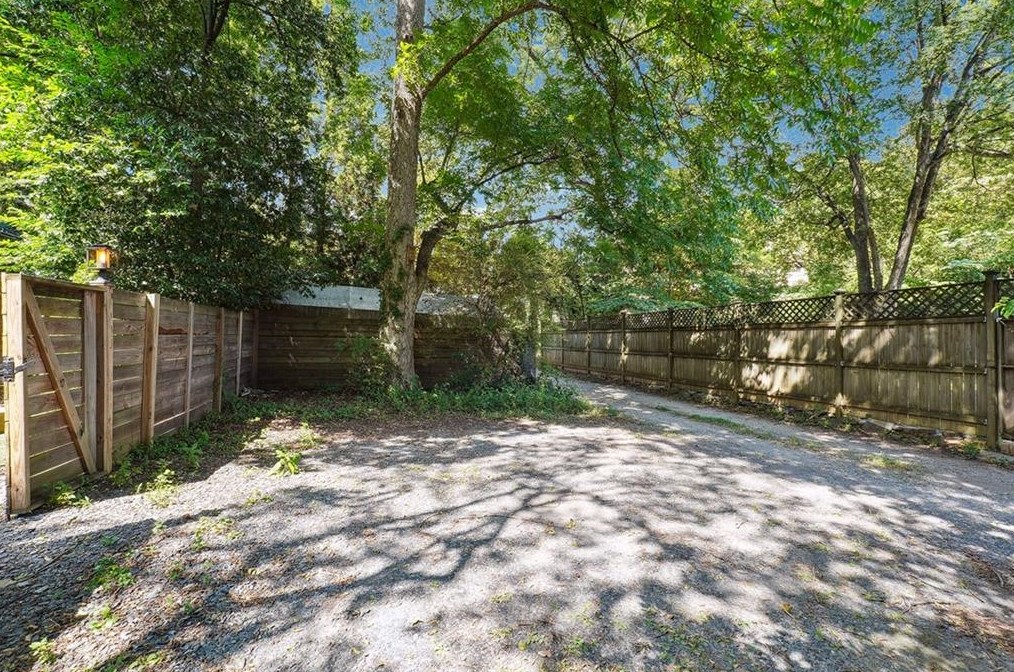 671 Linwood Ave, Atlanta GA  30306-4409 exterior