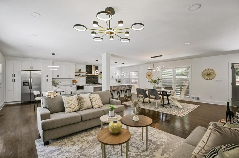 611 Hammond Dr, Atlanta GA  30328-5231 exterior