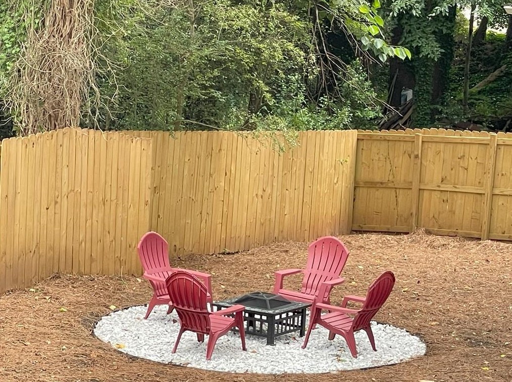 611 Hammond Dr, Atlanta GA  30328-5231 exterior