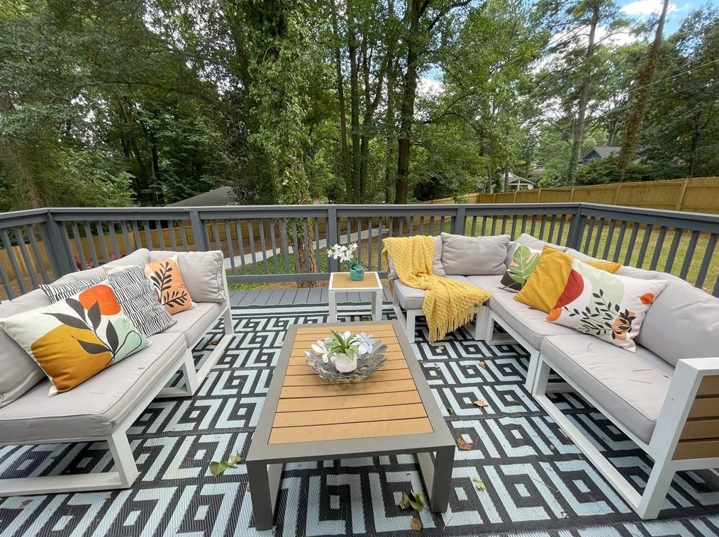 611 Hammond Dr, Atlanta GA  30328-5231 exterior