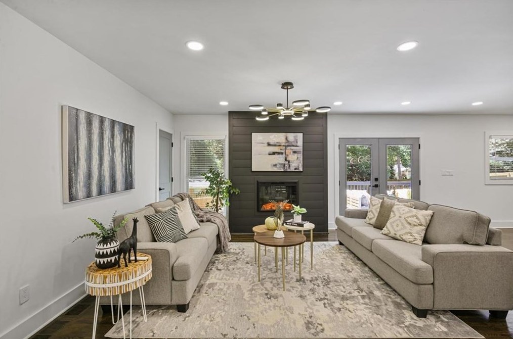 611 Hammond Dr, Atlanta GA  30328-5231 exterior