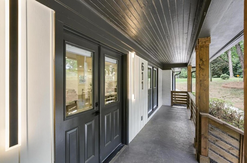 611 Hammond Dr, Atlanta GA  30328-5231 exterior