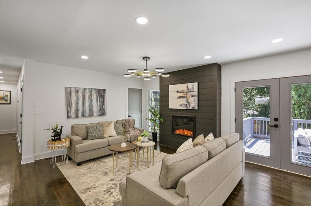611 Hammond Dr, Atlanta GA  30328-5231 exterior