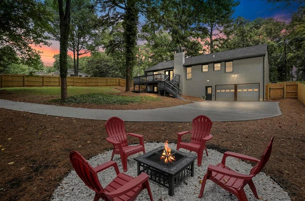 611 Hammond Dr, Atlanta GA  30328-5231 exterior