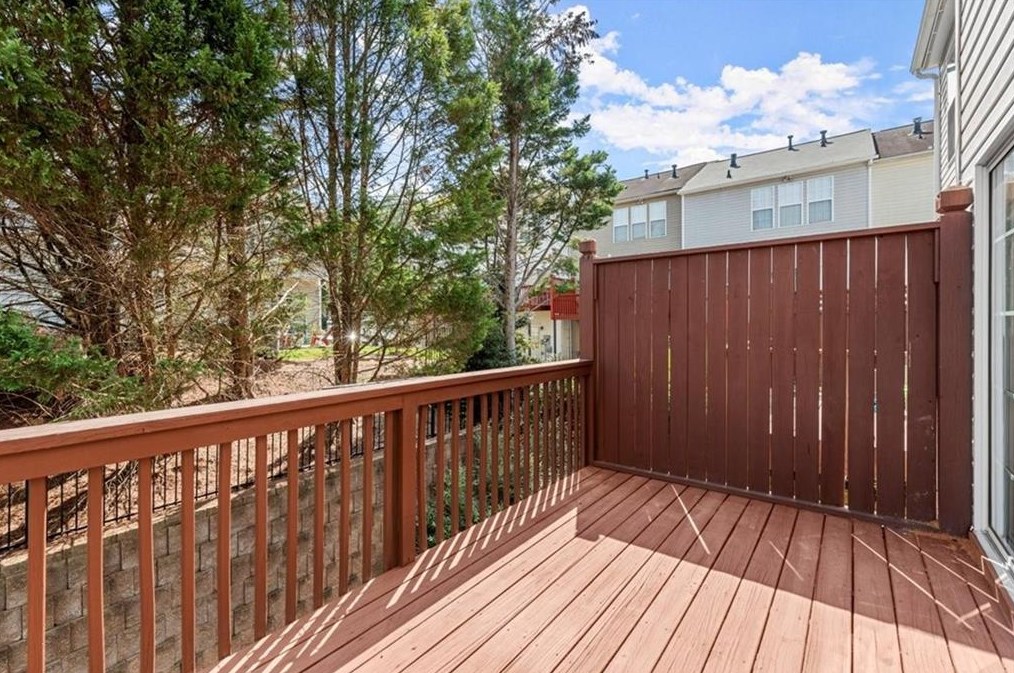 1304 Thornborough Dr, Alpharetta GA 30004-0522 exterior