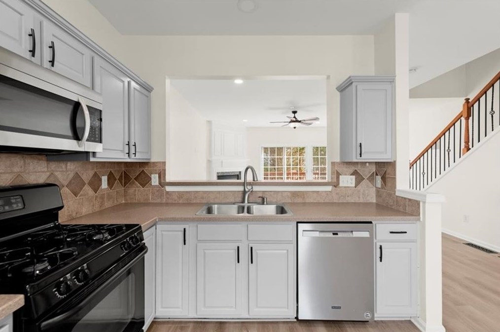 1304 Thornborough Dr, Alpharetta GA 30004-0522 exterior