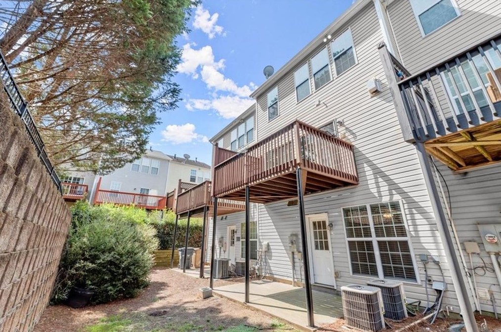 1304 Thornborough Dr, Alpharetta GA 30004-0522 exterior